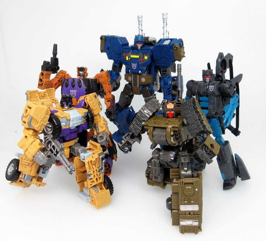 Unite Warriors UW07 Bruticus - Color Combaticons!